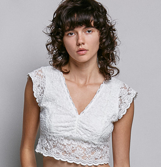 POL V-Neck Cropped Lace Top | Boho-Luxe Scalloped Edge Crop