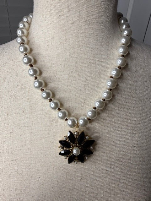 Alice Pearl Necklace with Flower