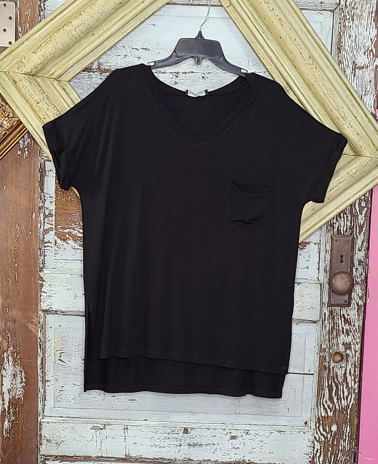 Black Rae Mode Basic V-neck Top