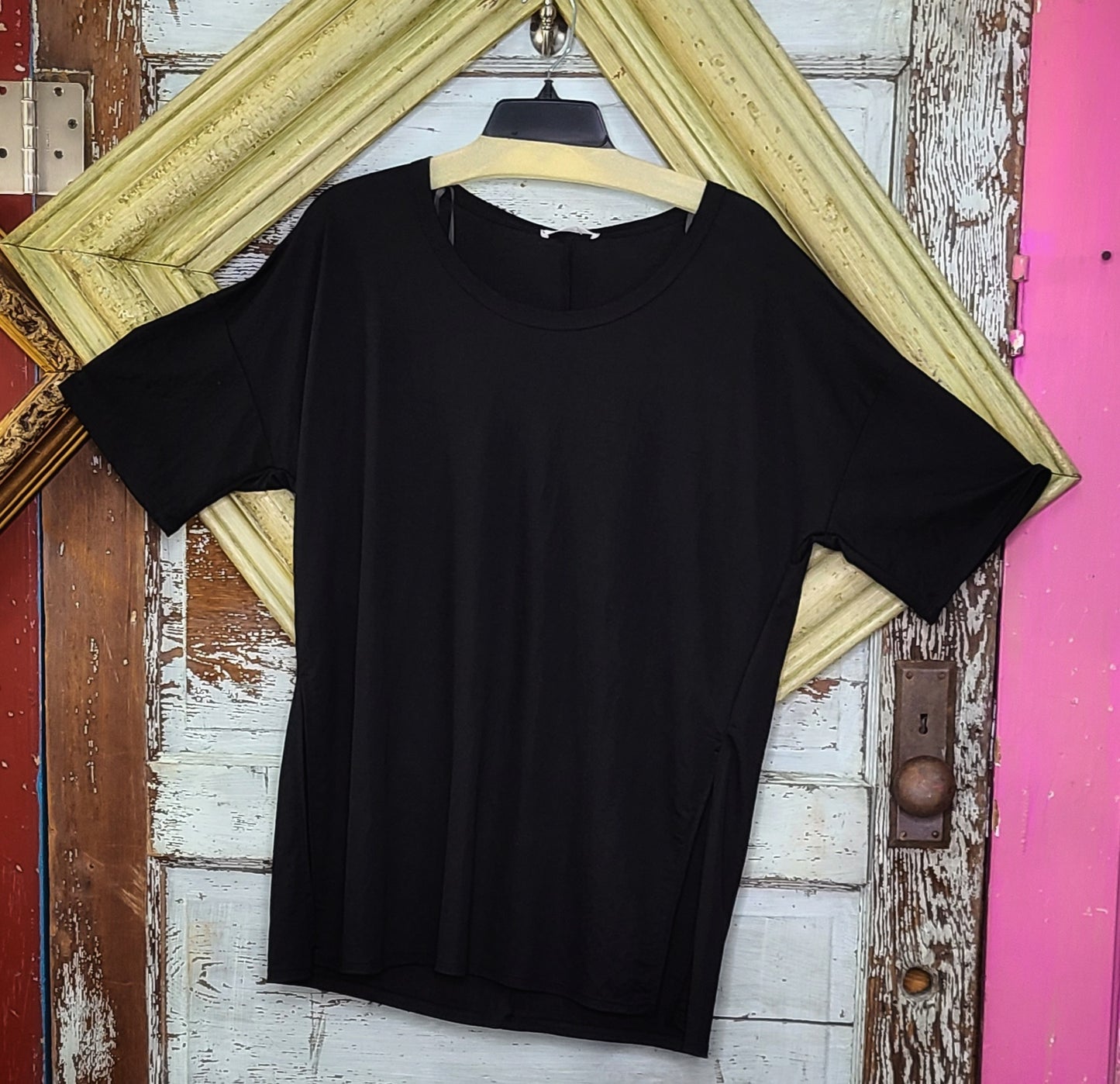 Tres Bien Basic V-neck Tee