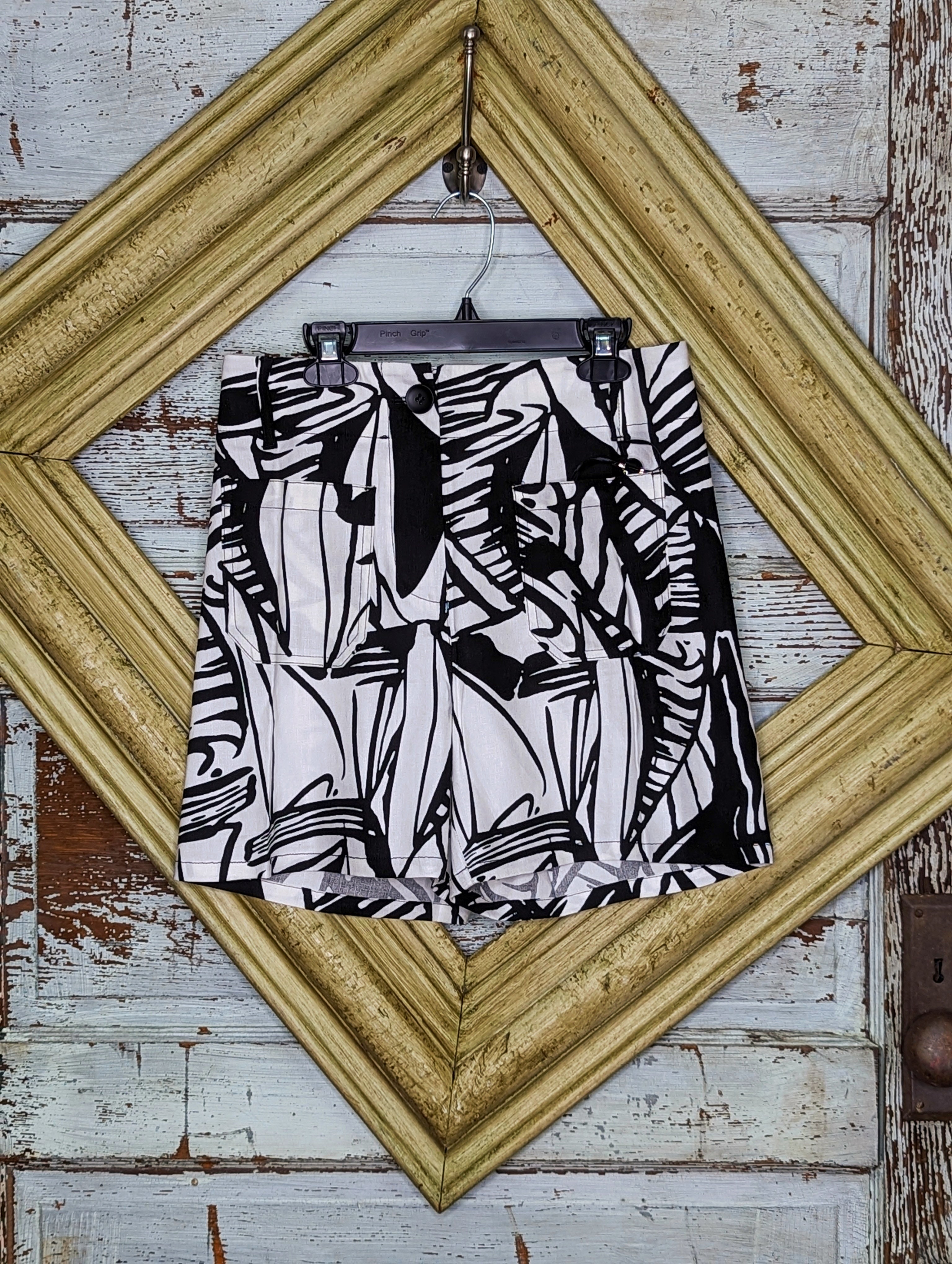 Printed Short With Patch Pockets