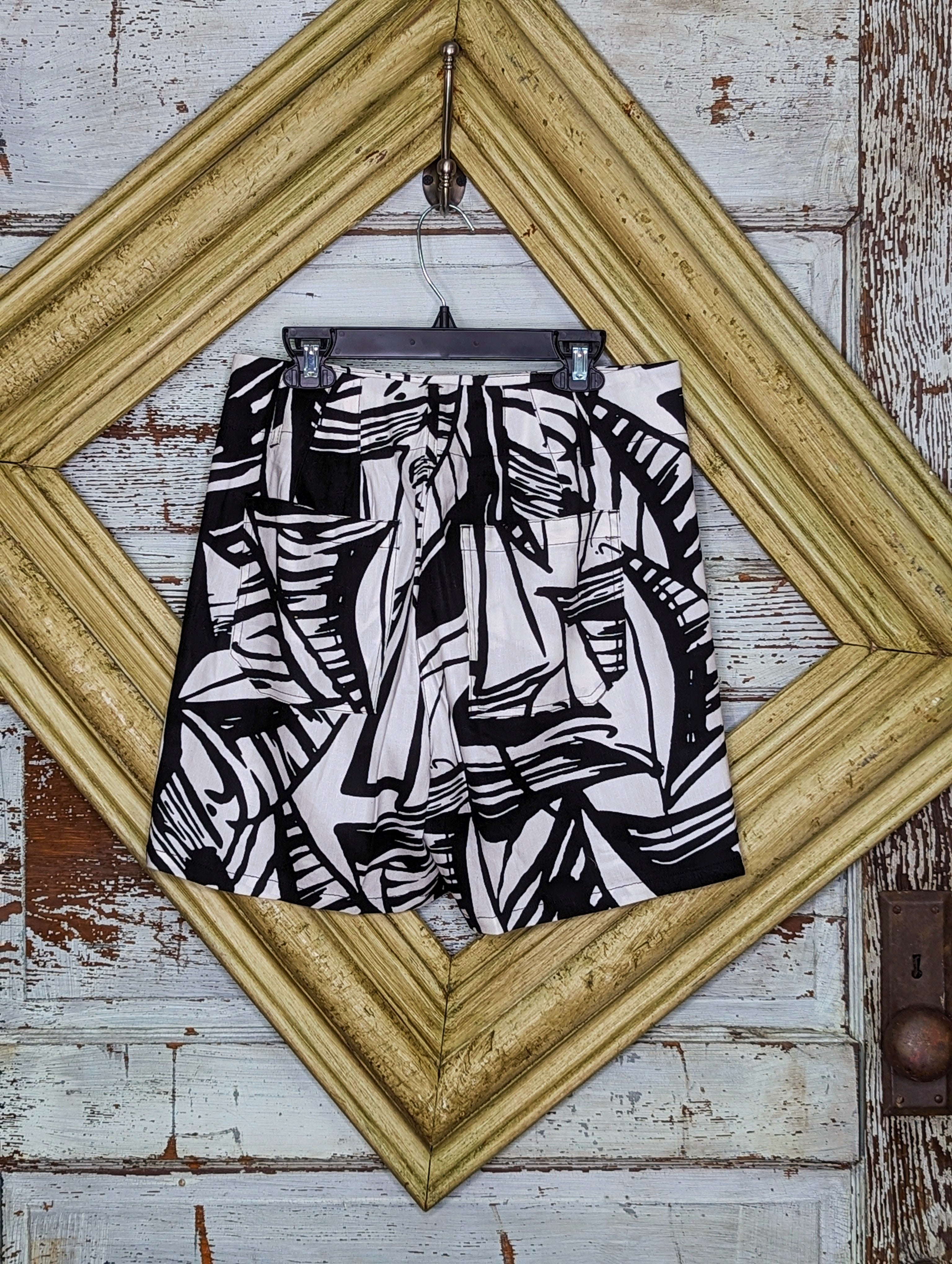 Printed Short With Patch Pockets