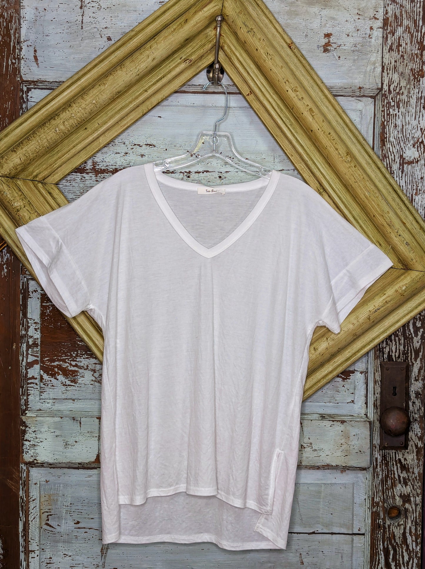 Tres Bien Basic V-neck Tee