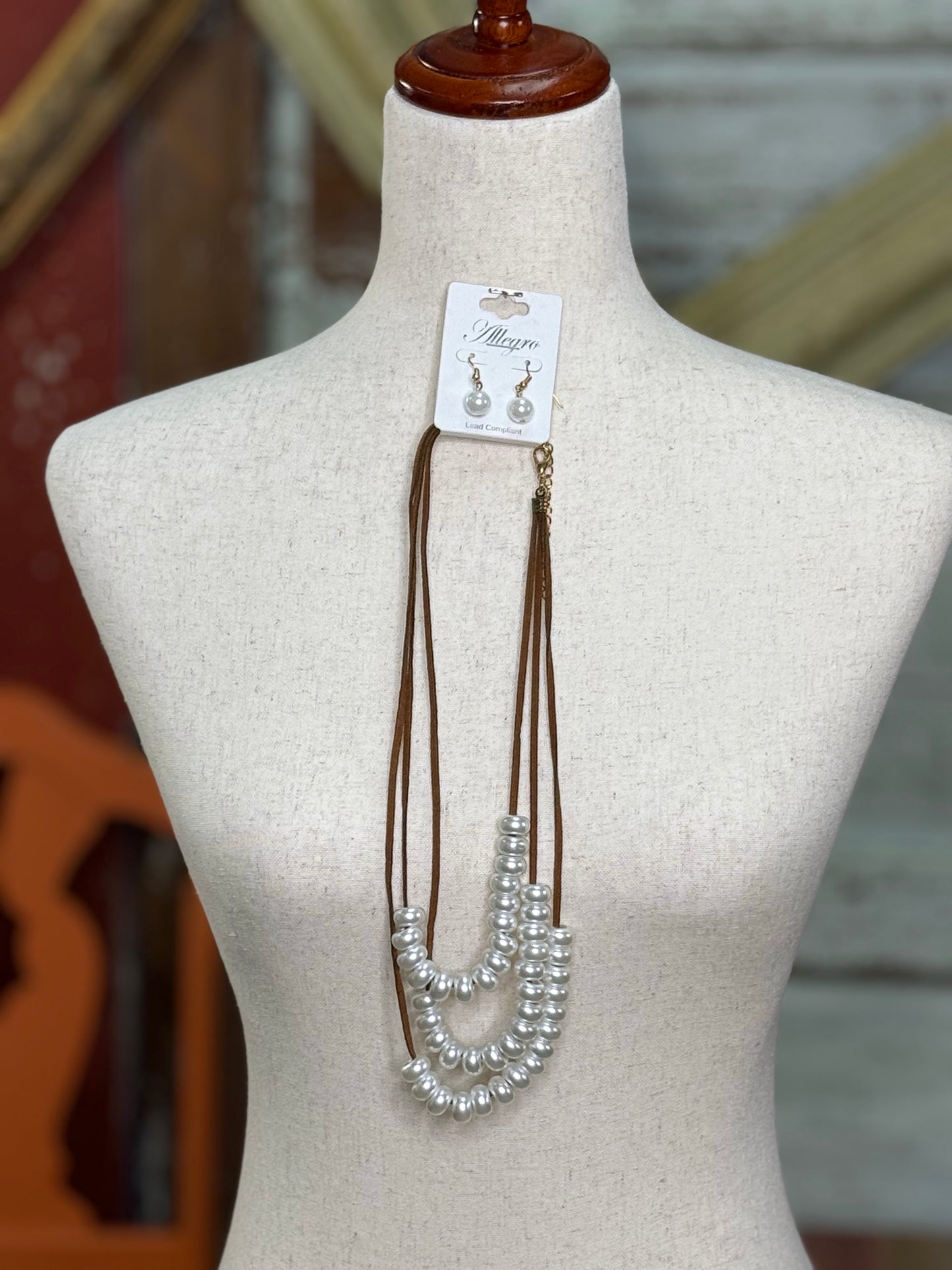 LEATHER CORD PEARL NECKLACE