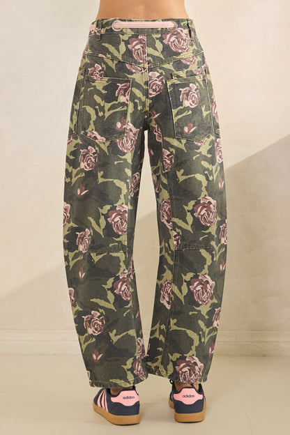 Veveret Camo Floral Belted Jeans
