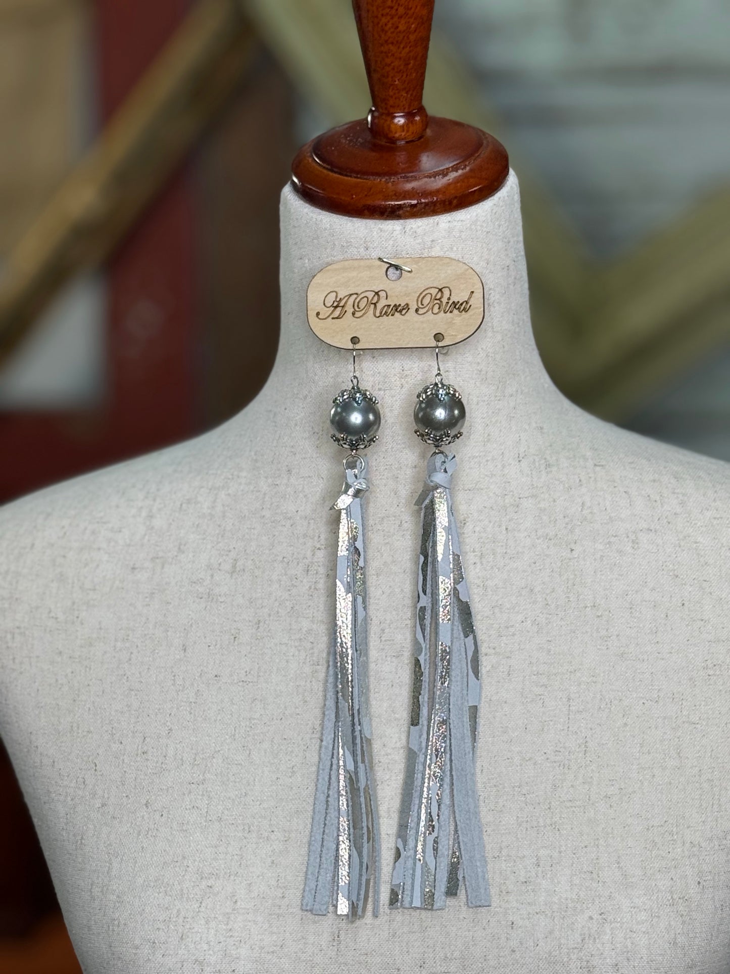 A RARE BIRD PEARL FRINGE EARRINGD