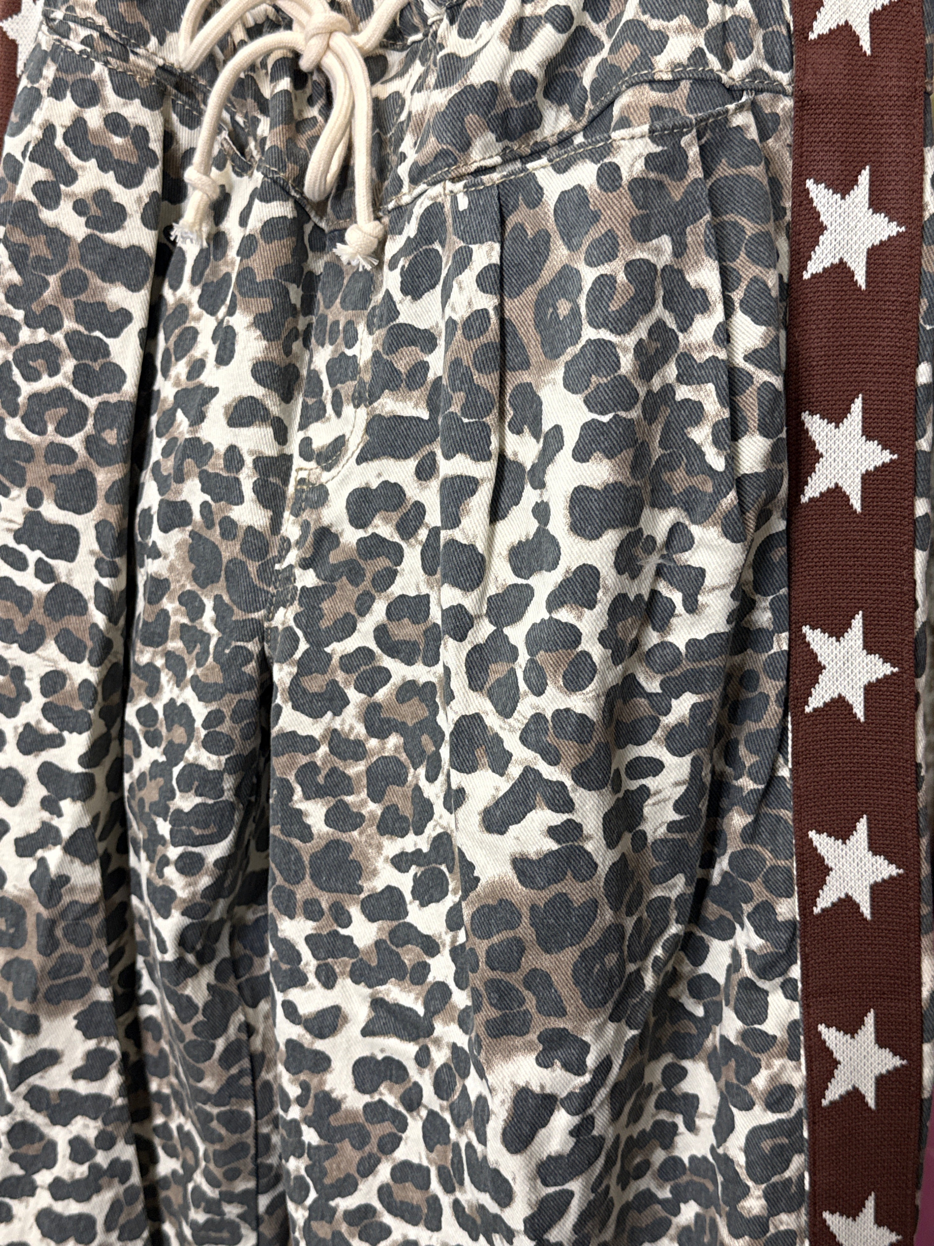 Veveret Leopard White star wide leg pant