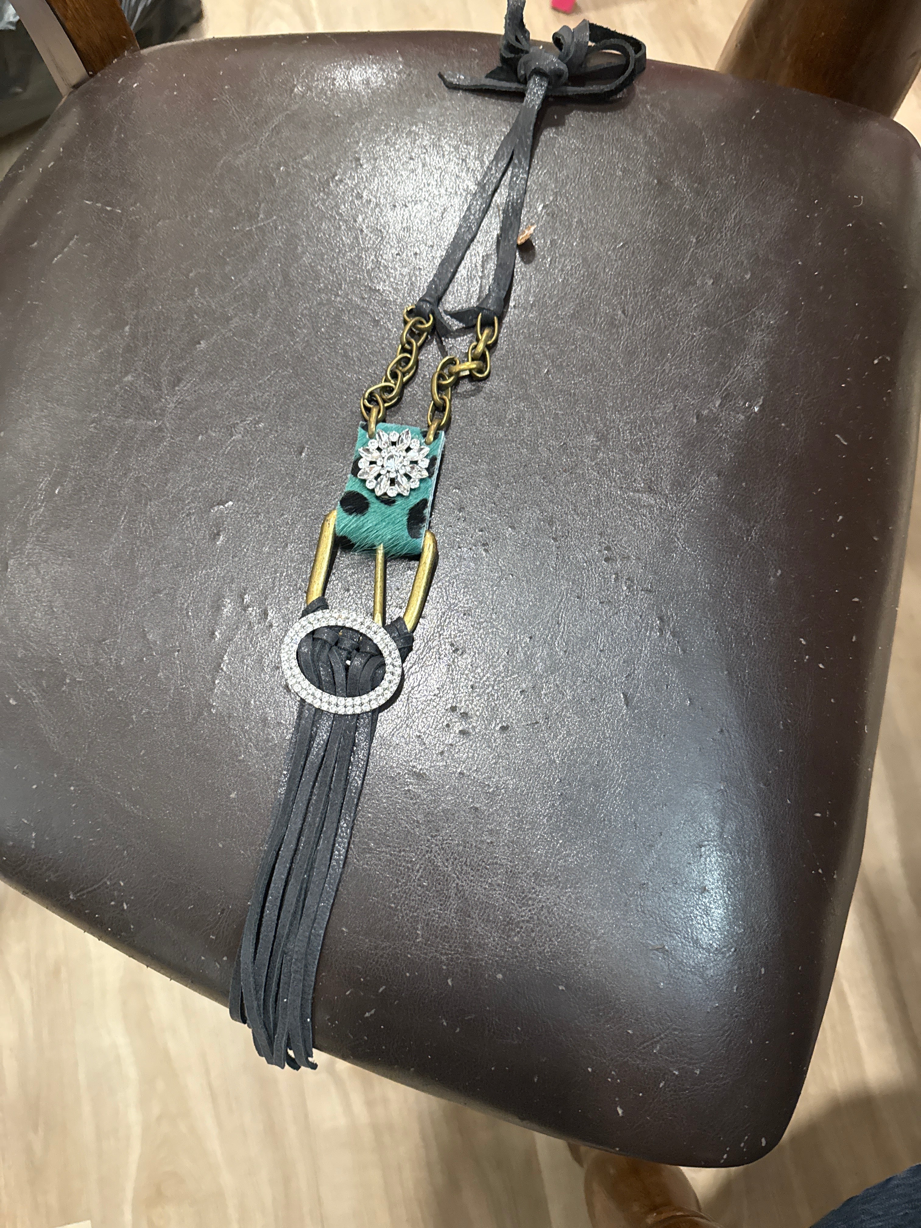 A Rare Bird Bcukle Neckless