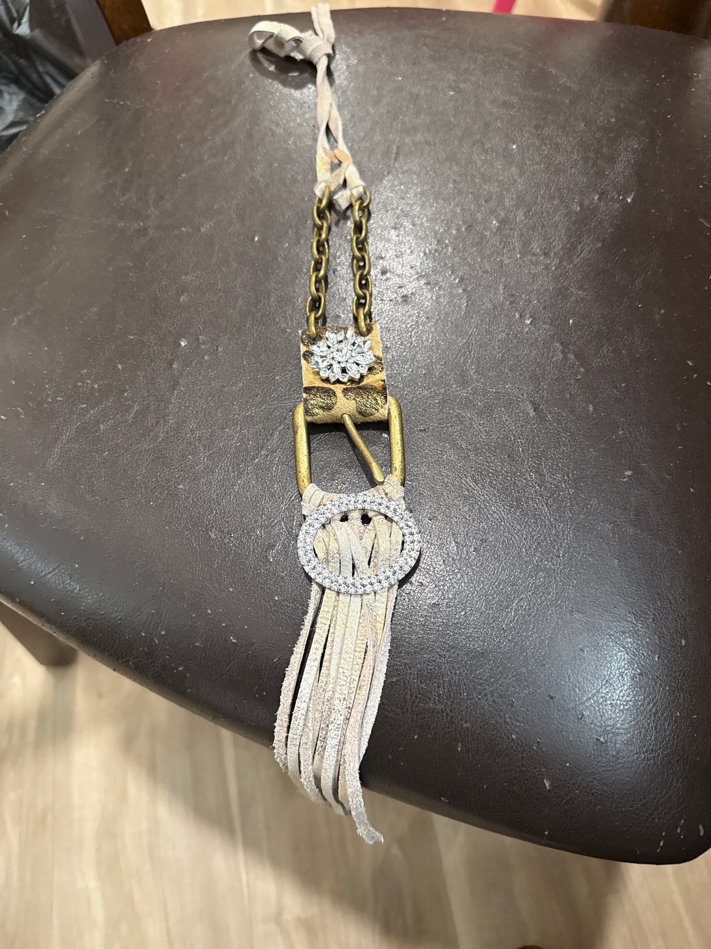 A Rare Bird Bcukle Neckless