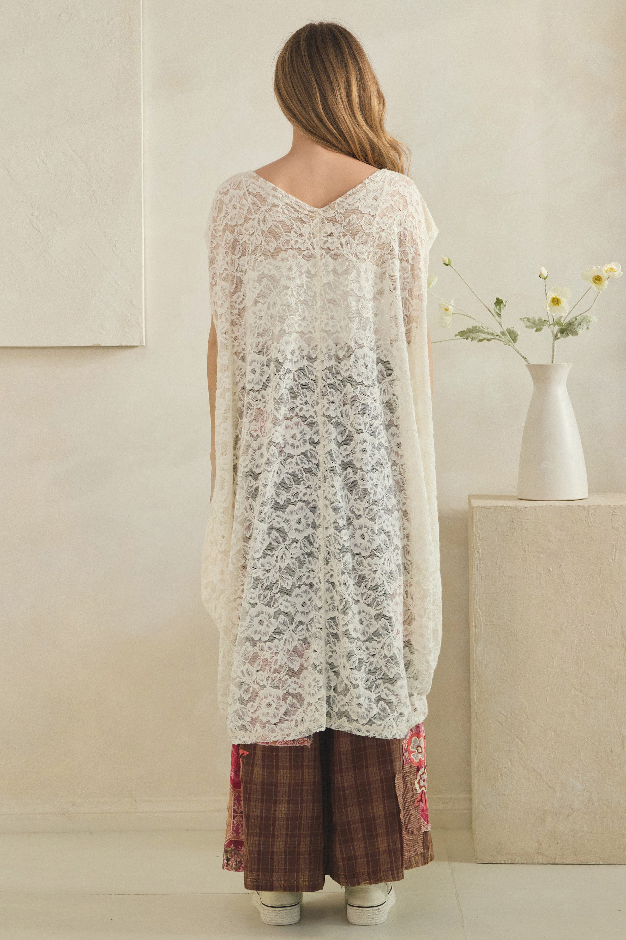 Oli and Hali Cinched Front Cocoon Sleeveless Long Lace Top