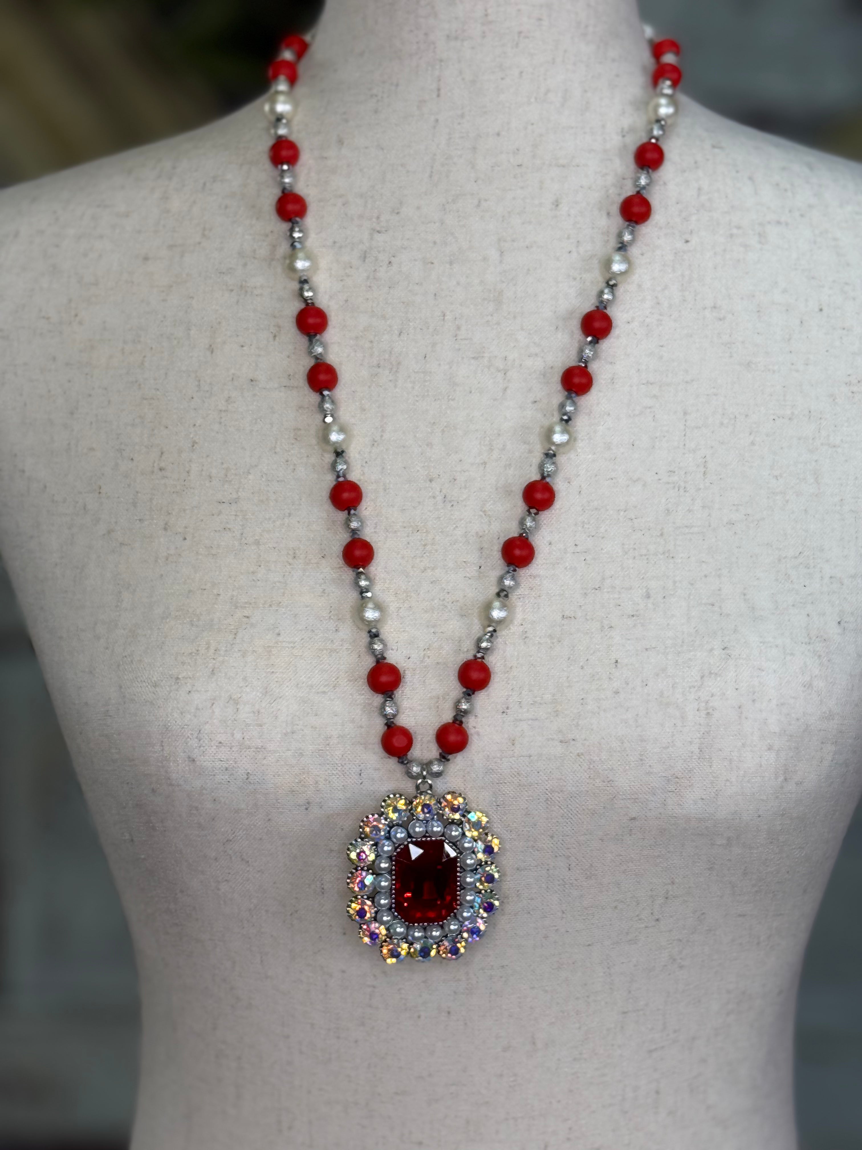 emma red and pearl Necklace