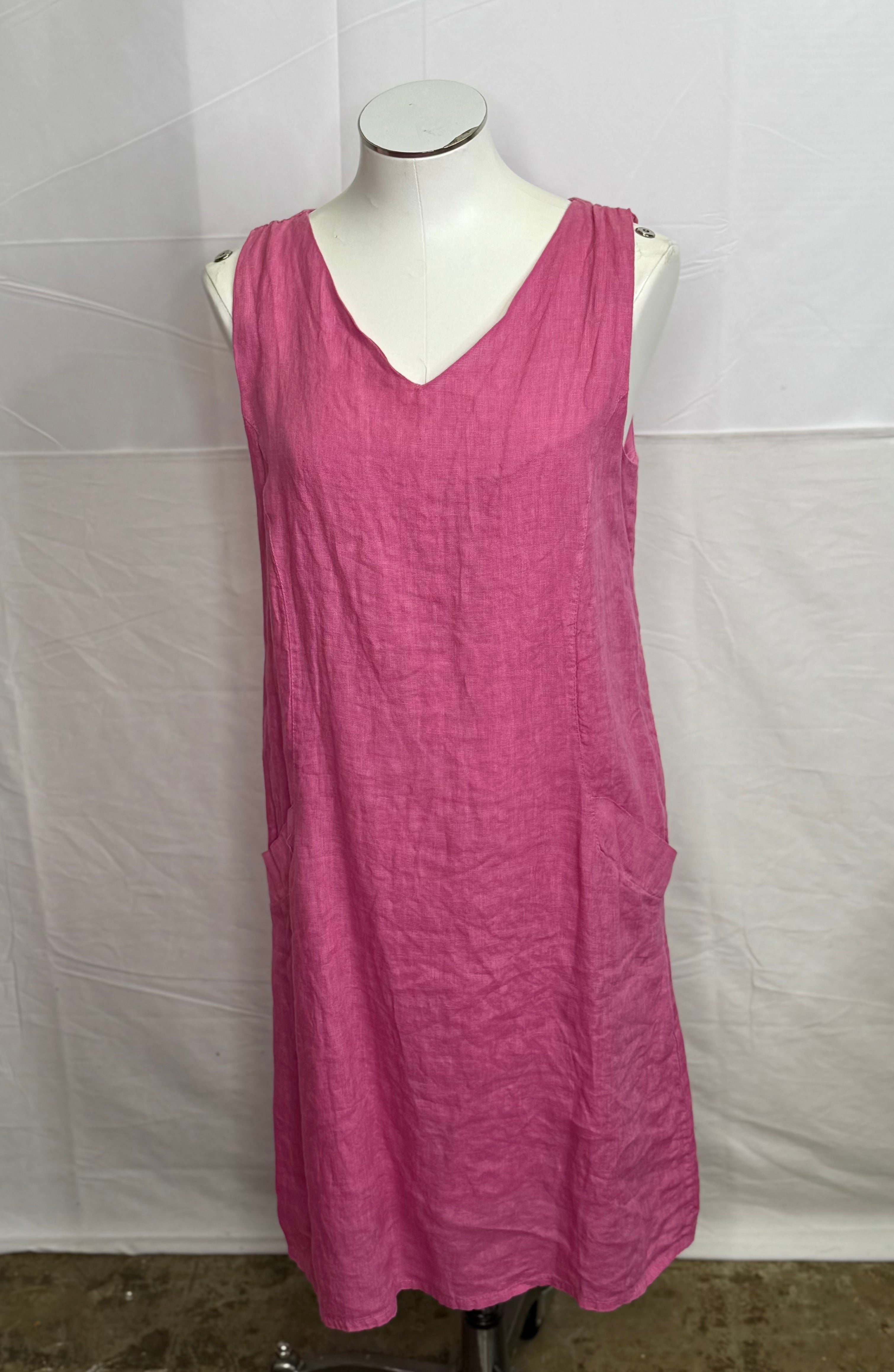 Sleeveless  vneck dress with pockets
