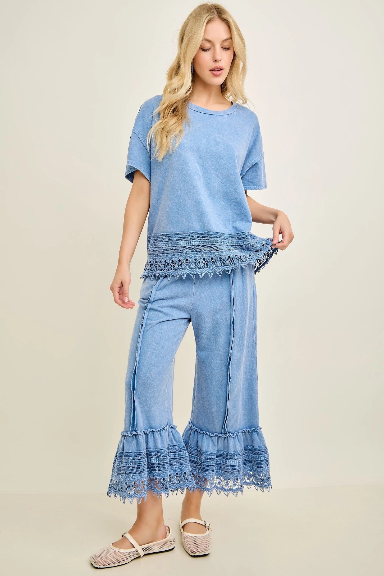 Glamb - Carson Cropped Pants ブルー Jher Mineral Washed Delicate lace trimmed hem Cropped Pants