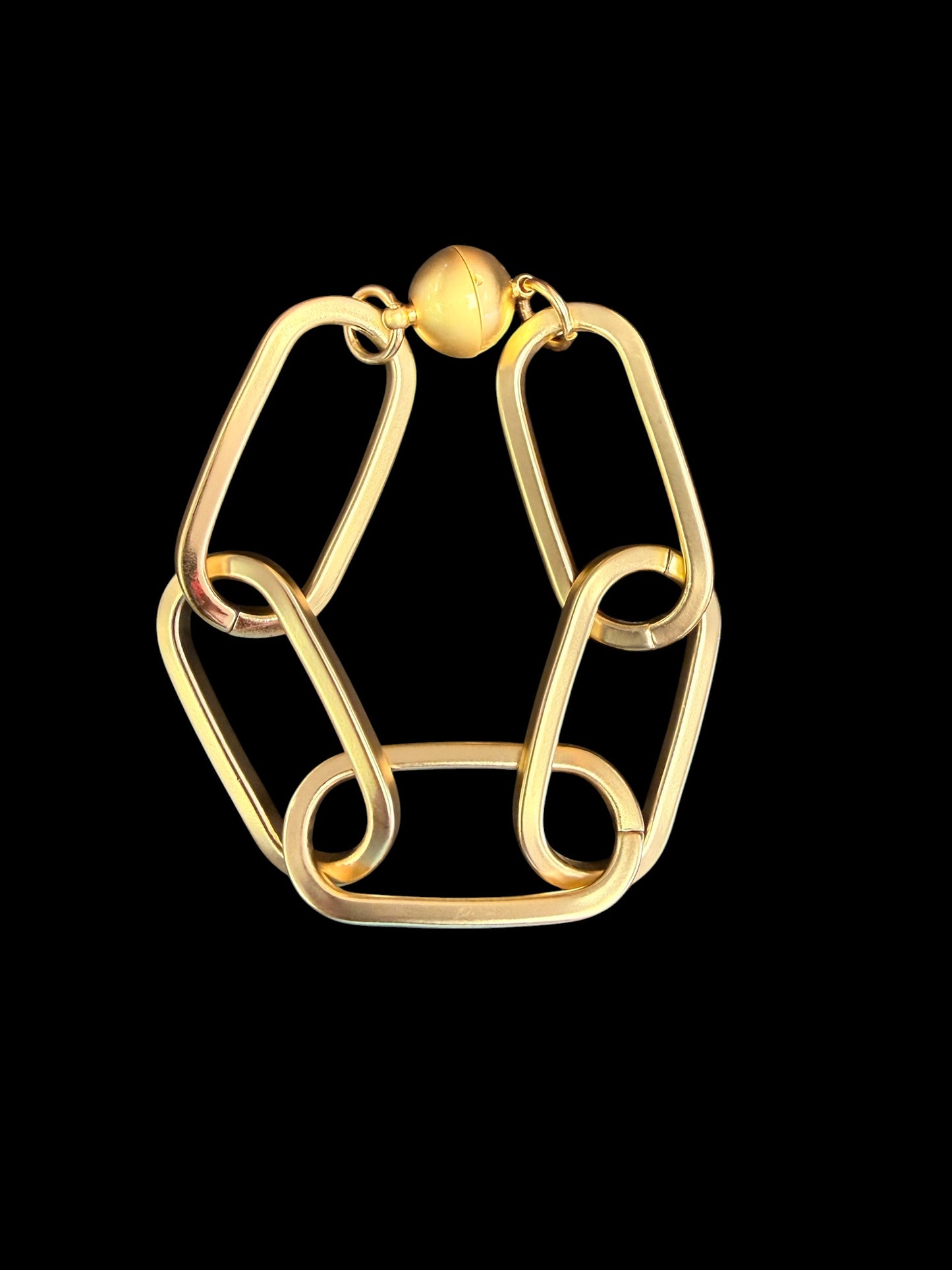 Wafa Large Link Bracelet – 18K Gold Plated | Magnetic Closure