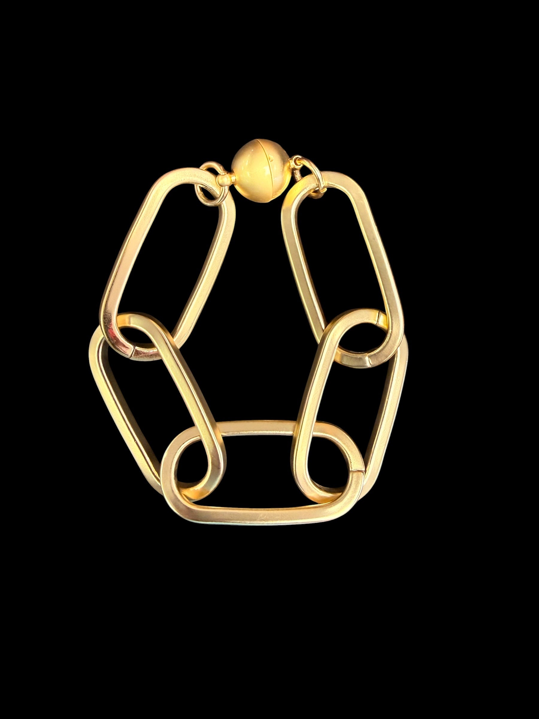 Wafa Large Link Bracelet – 18K Gold Plated | Magnetic Closure