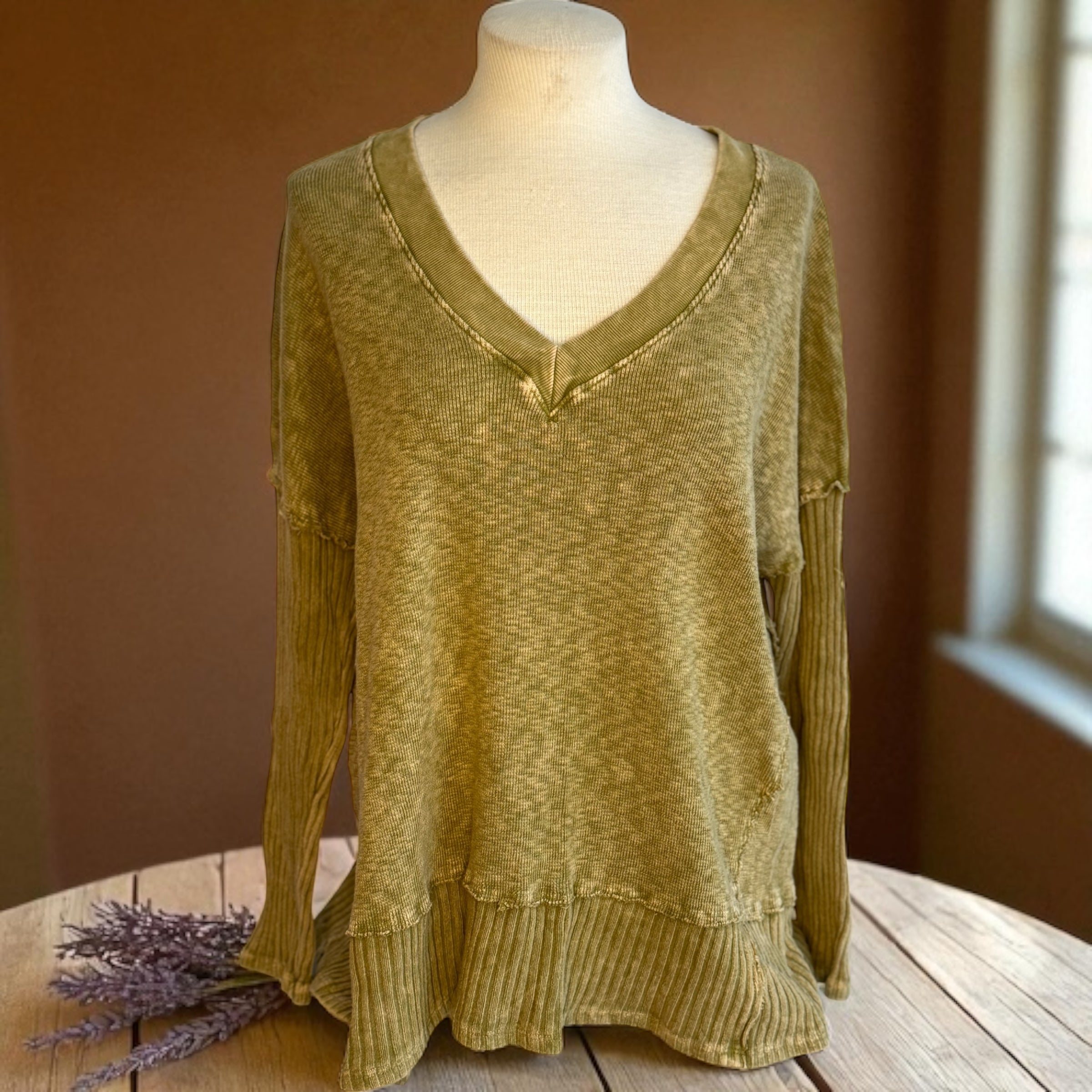 Jher Mineral Wash Deep V-neck Mélange sweater top