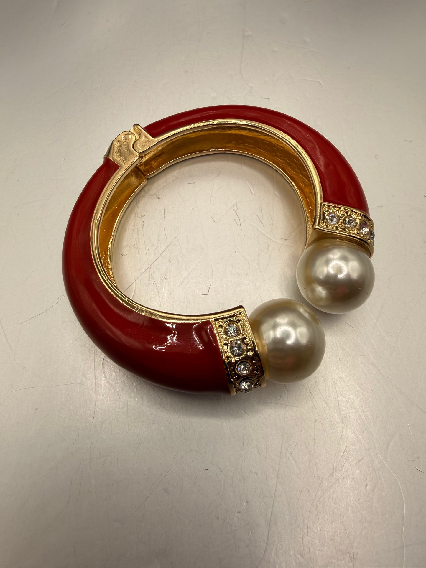 Alice in Dallas  Pearl Clasp Bracelet