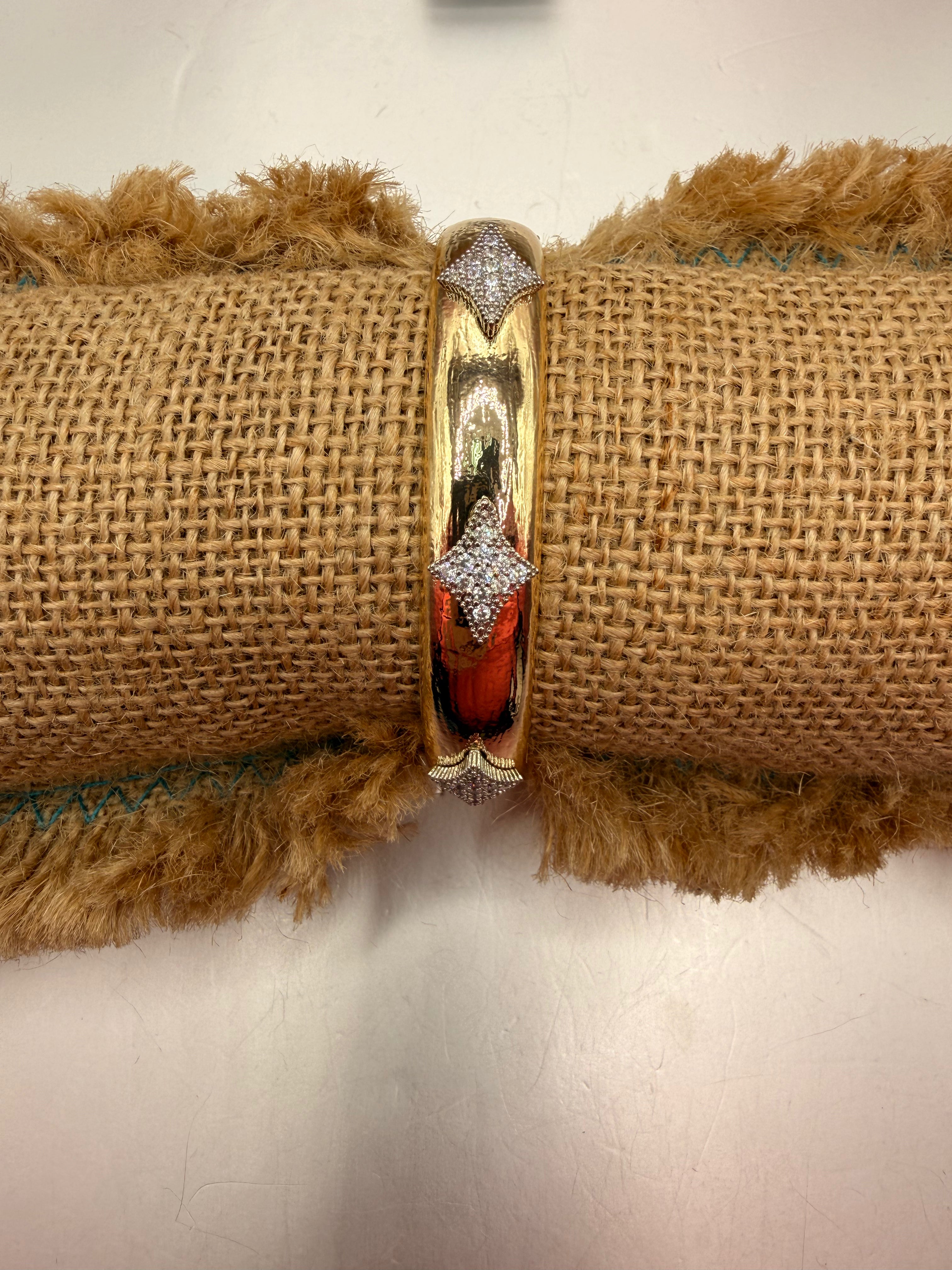 alice Gold Clasp Bracelet