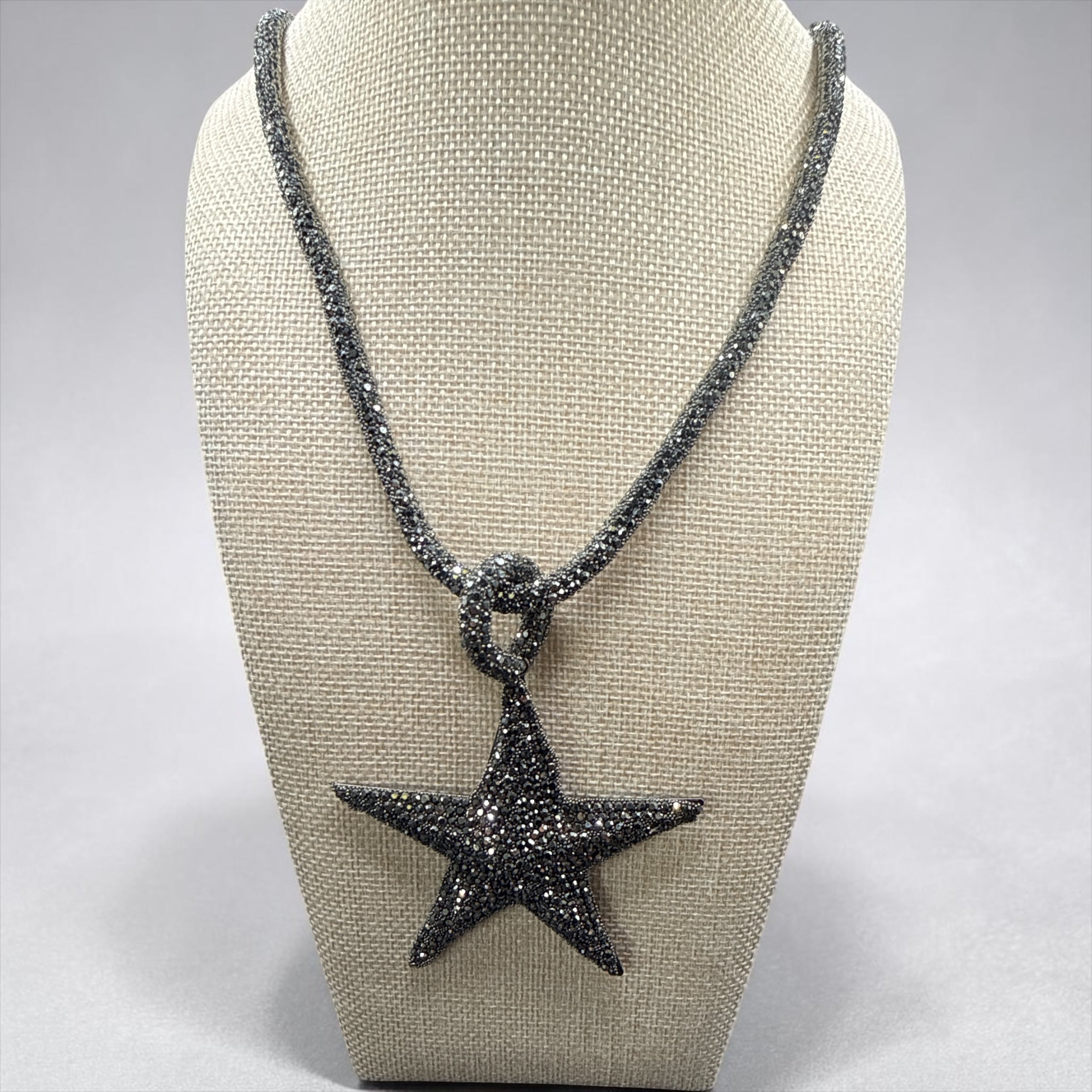 Alice Black Crysral star Necklace