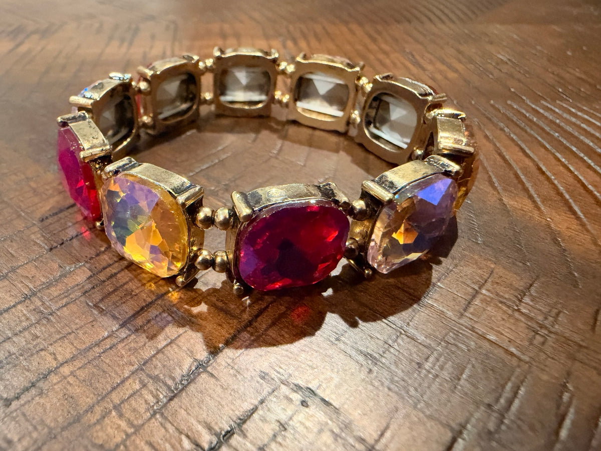 Alice Berry Glow stretch bracelet with fuchsia and iridescent champagne cushion-shaped stones in gold-tone settings