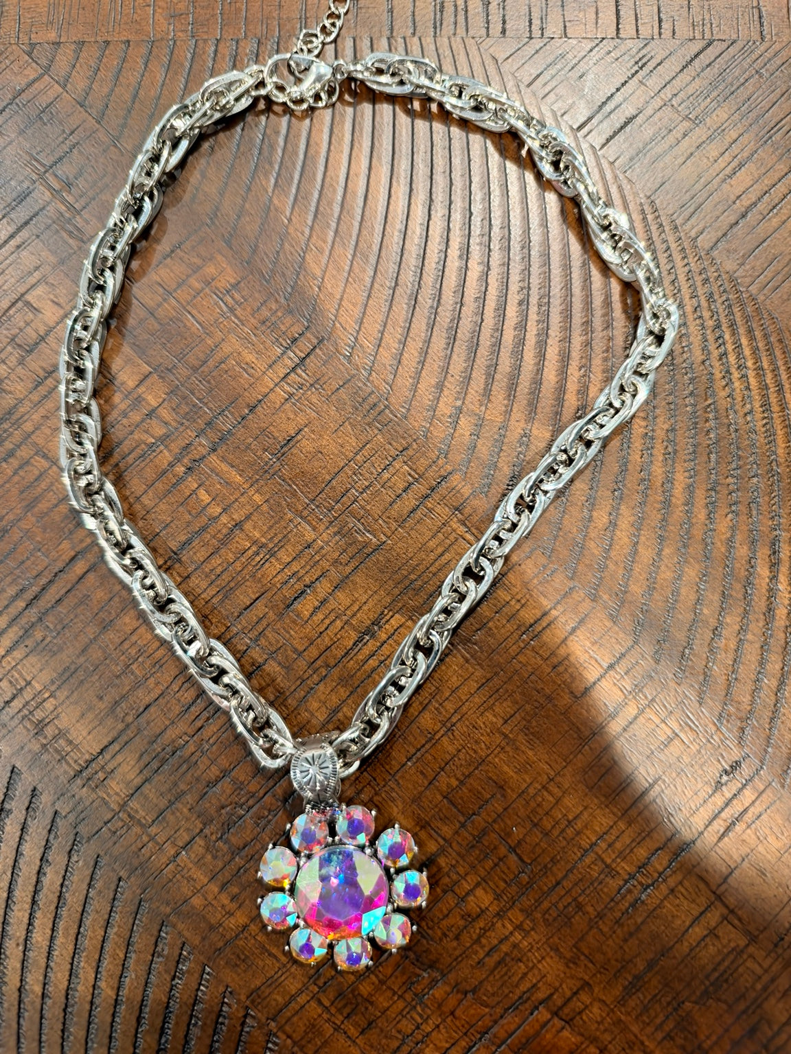 Flower pendant chain necklace, Aurora / Silver, clasp at top