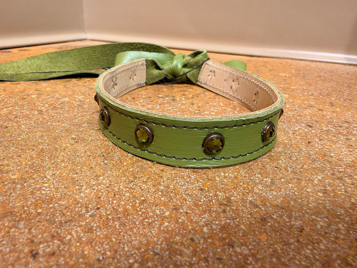Kurtman Wild at Heart leather tie choker — Olive / Green