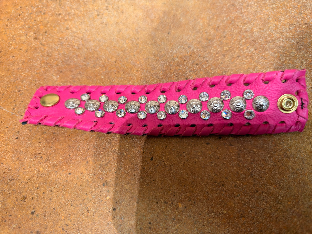 Kurtman embellished snap cuff Pink / Silver