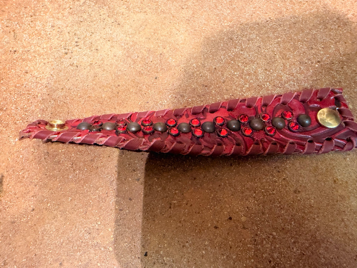 Kurtman embellished snap cuff Burgundy / Red