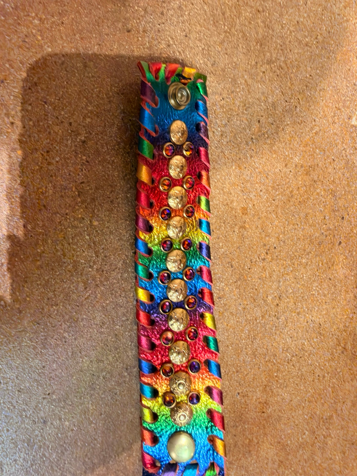 Kurtman embellished snap cuff Metallic Rainbow