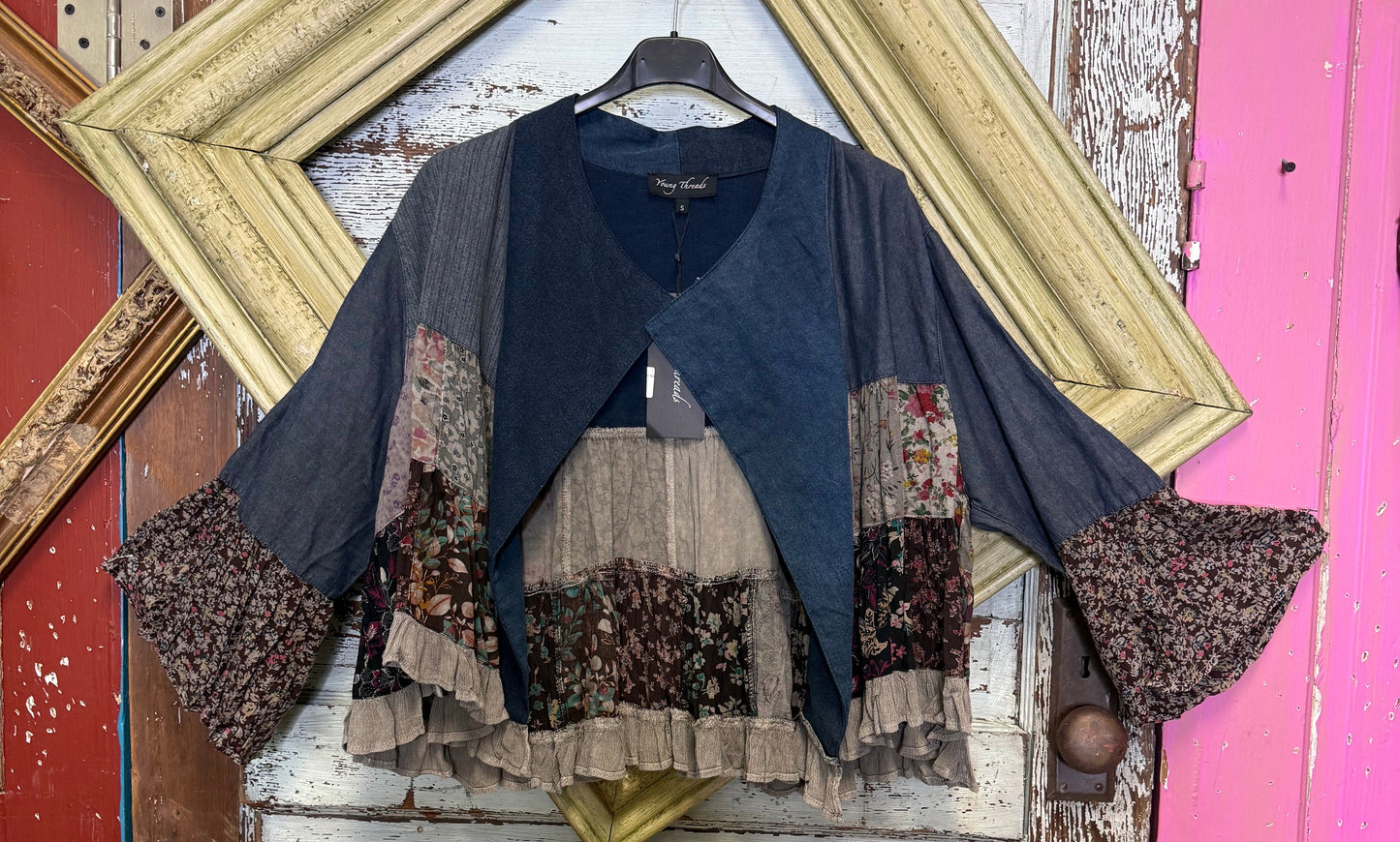 BOHO-INSPIRED EMBROIDERED LAPEL CROP TOP