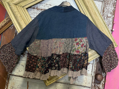 BOHO-INSPIRED EMBROIDERED LAPEL CROP TOP