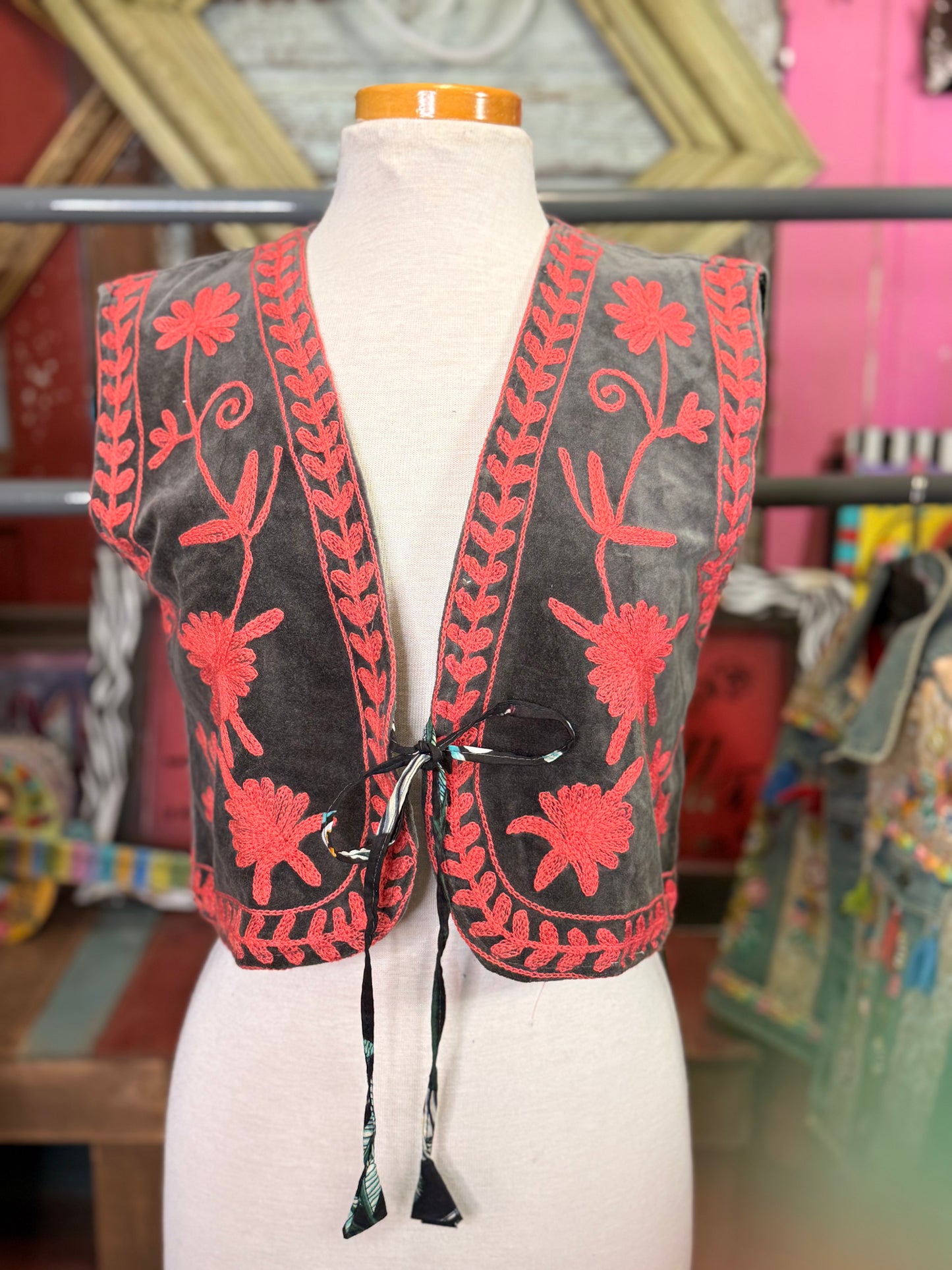 Felecia Bella Velevet emboridery Short vest