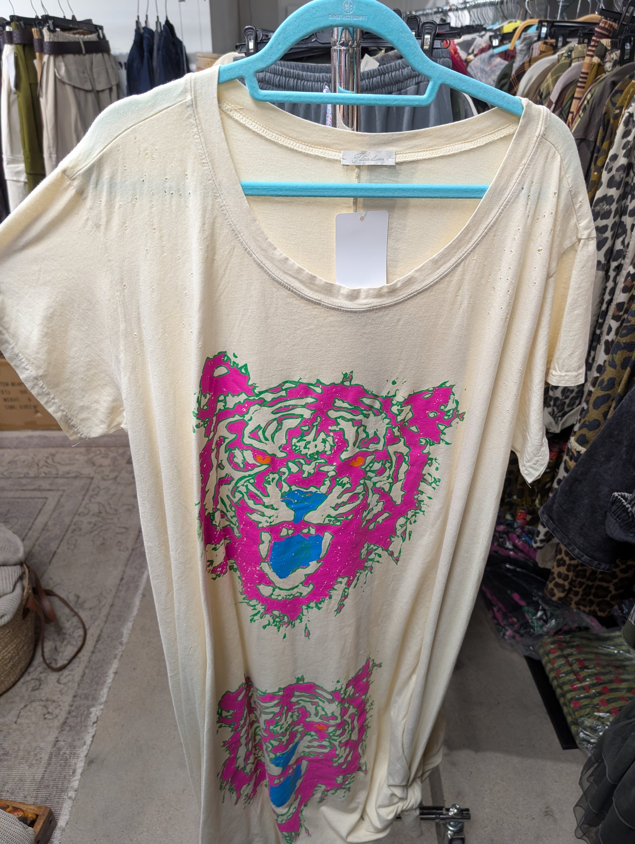 I Love Linen Neon Tiger Graphic Tee in Charcoal