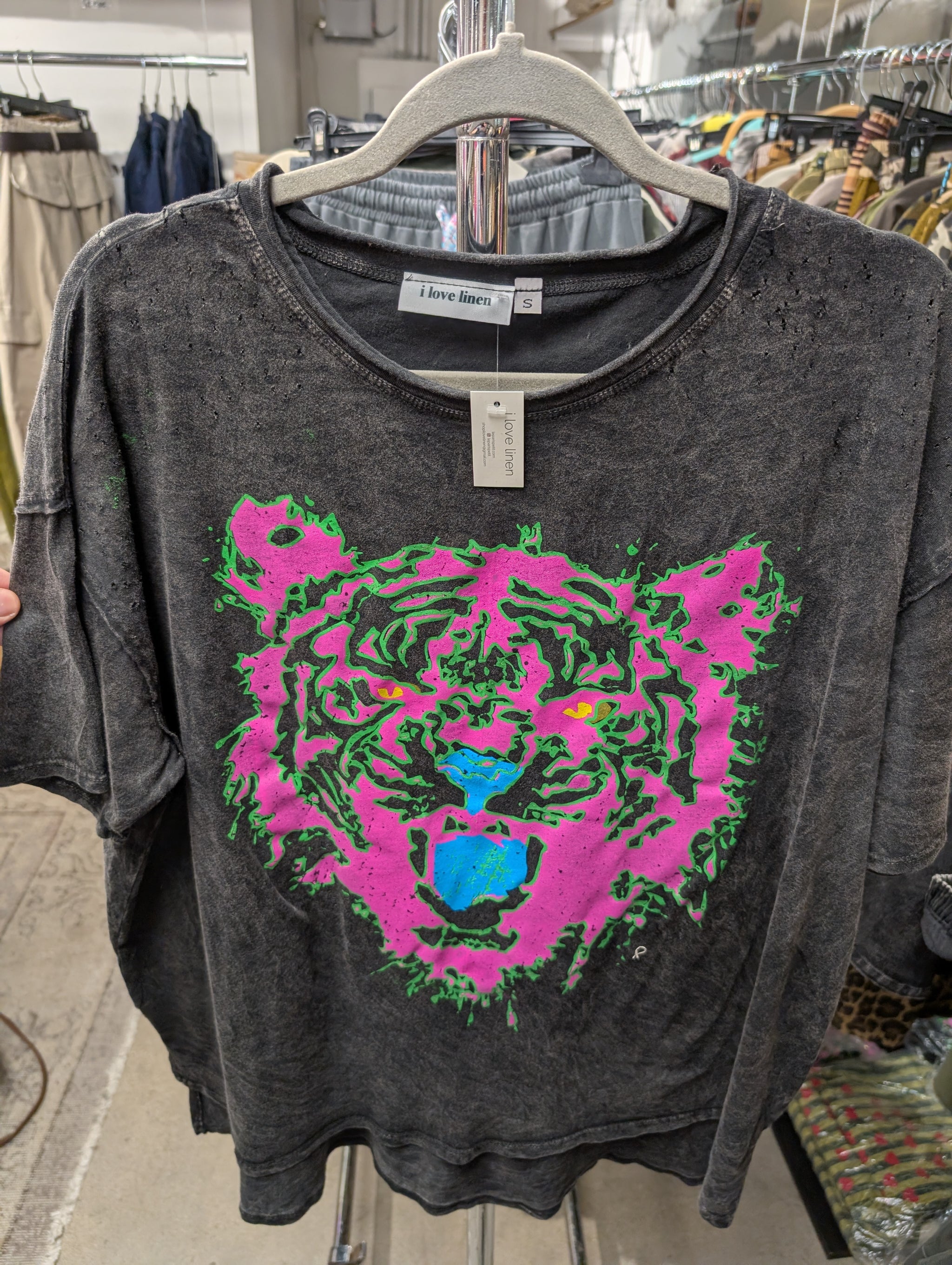 I Love Linen Neon Tiger Face Graphic Tee in Charcoal