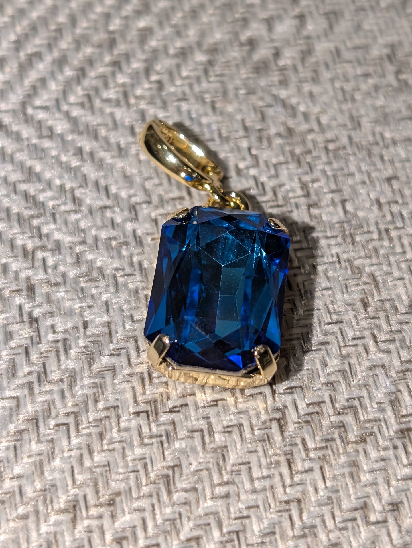 WaFa Small Crystal Charm