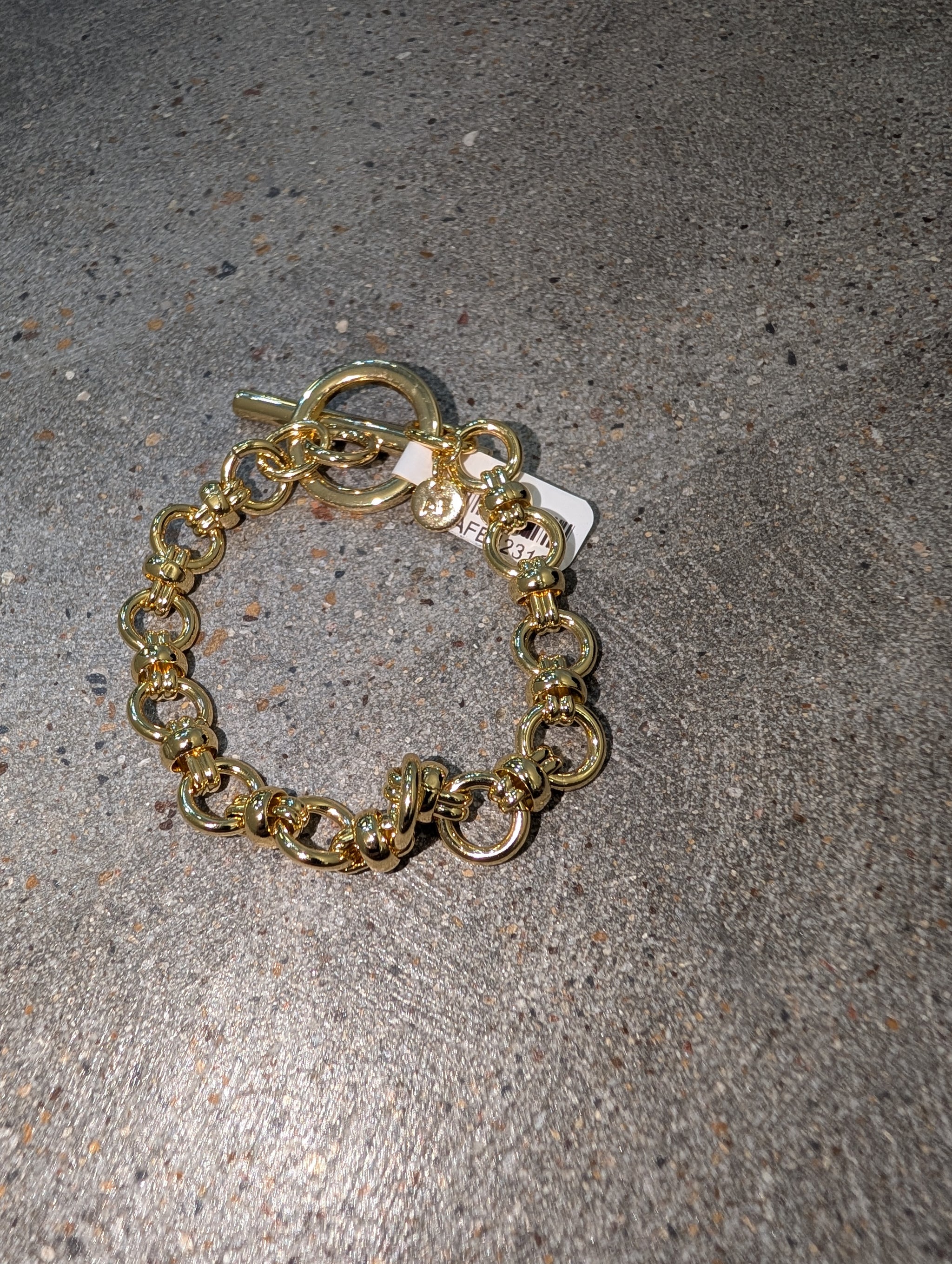 Pre Order WaFa Chunky Gold Circle Link Toggle Bracelet — chunky polished gold round circle links connected by textured barrel connectors with a decorative gold toggle clasp