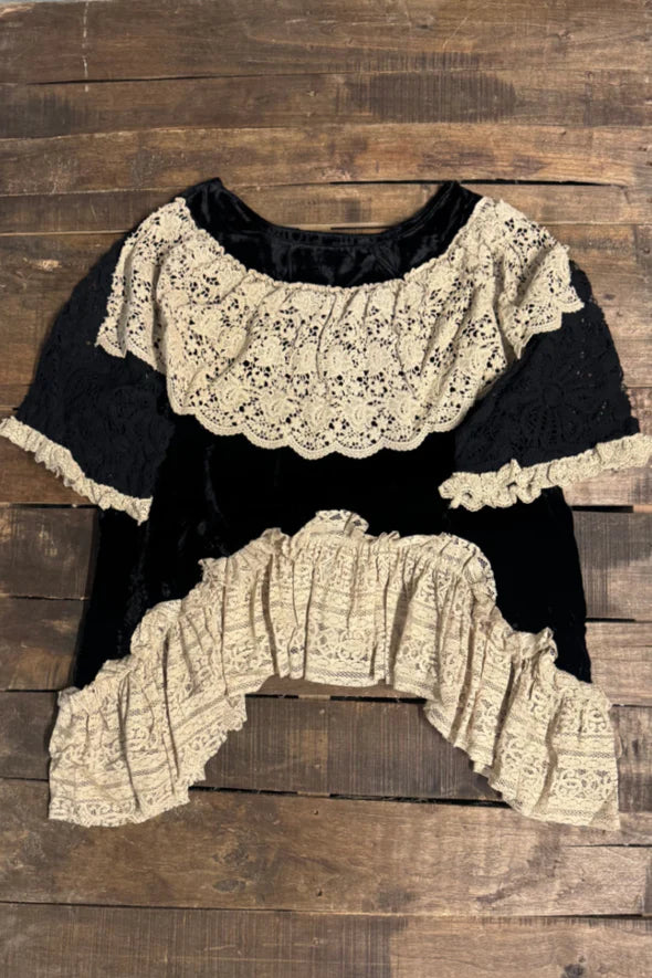 Jaded gypsy Echo in the lace top