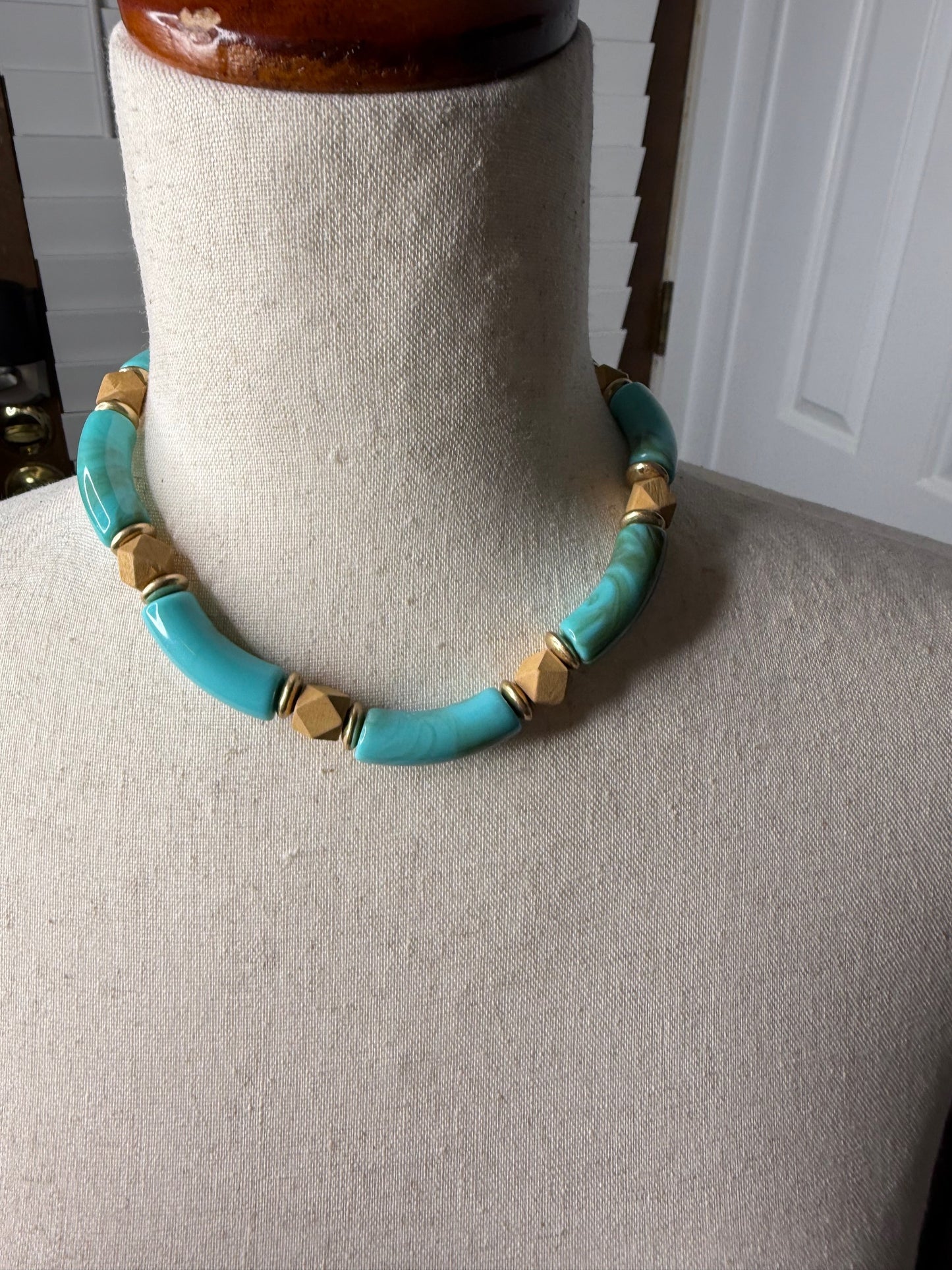 Alice from Dallas Chunky Short Necklace