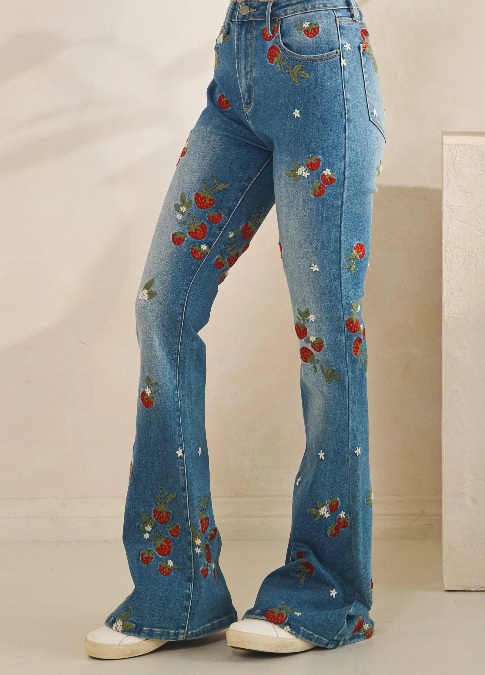Oli and Hali WASHED STRAWBERRY EMBROIDERED DENIM PANTS
