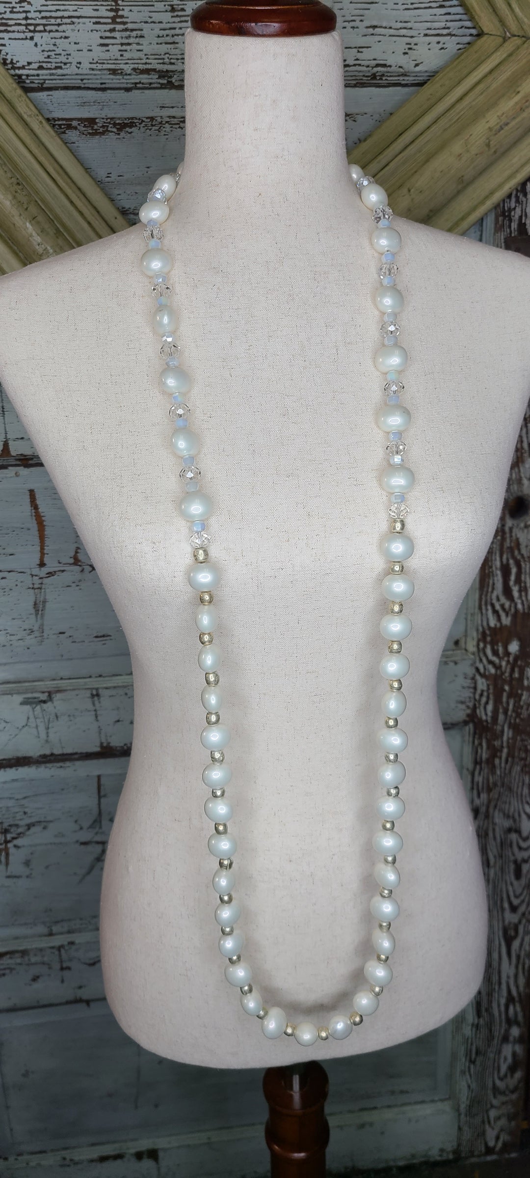 A rare bird long pearl necklace