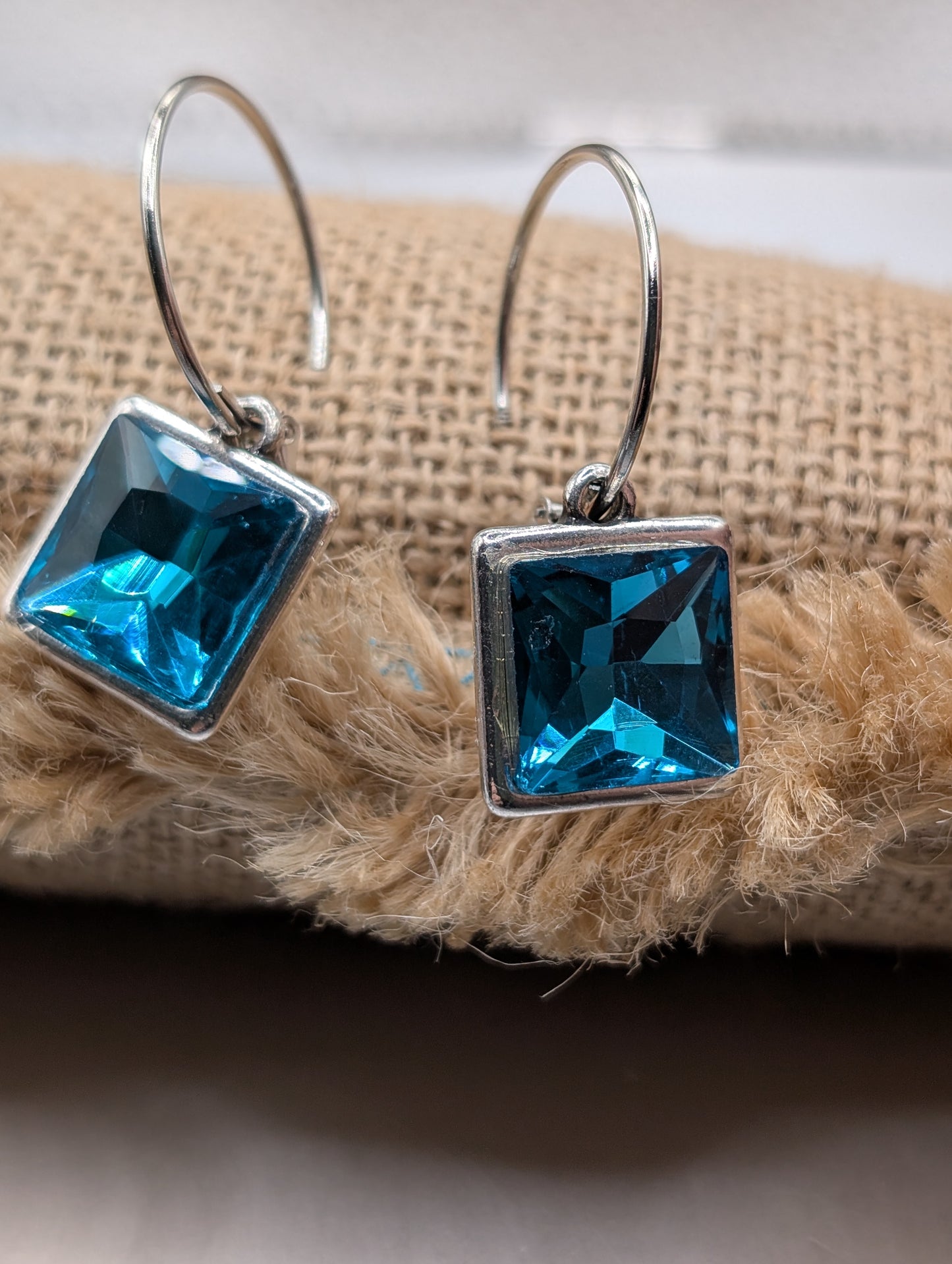 Alice square dangle hoop  earrings