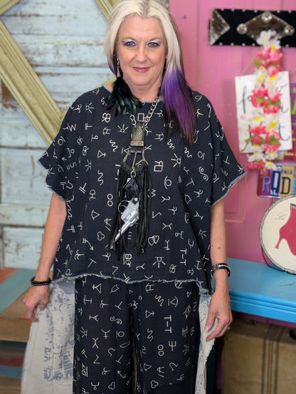 I love Linen Black Rodeo Hi-Low Top