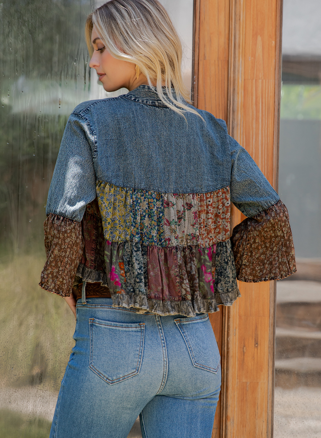 BOHO-INSPIRED EMBROIDERED LAPEL CROP TOP