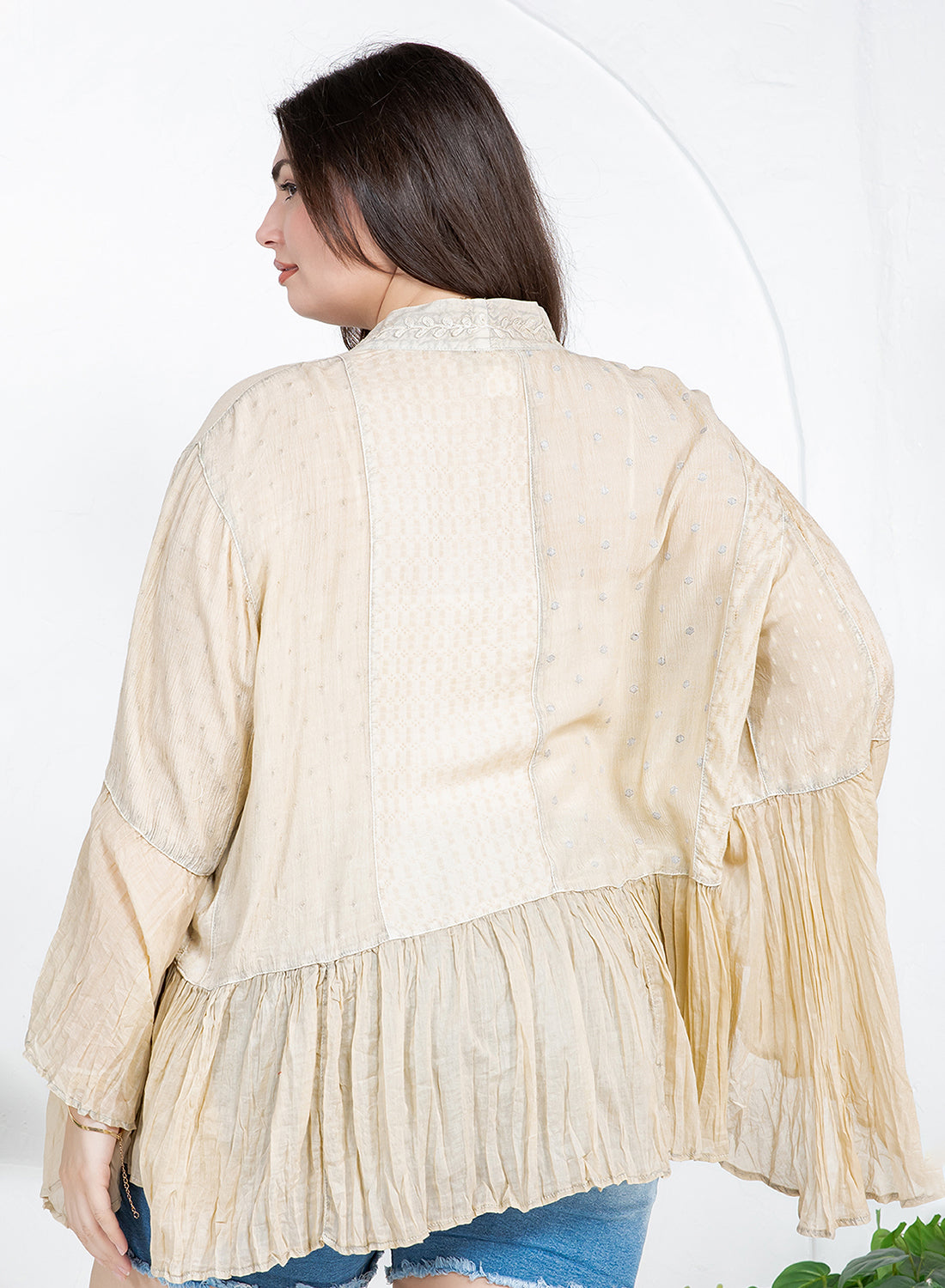 ELEGANT KIMONO-INSPIRED FRILL SHRUG