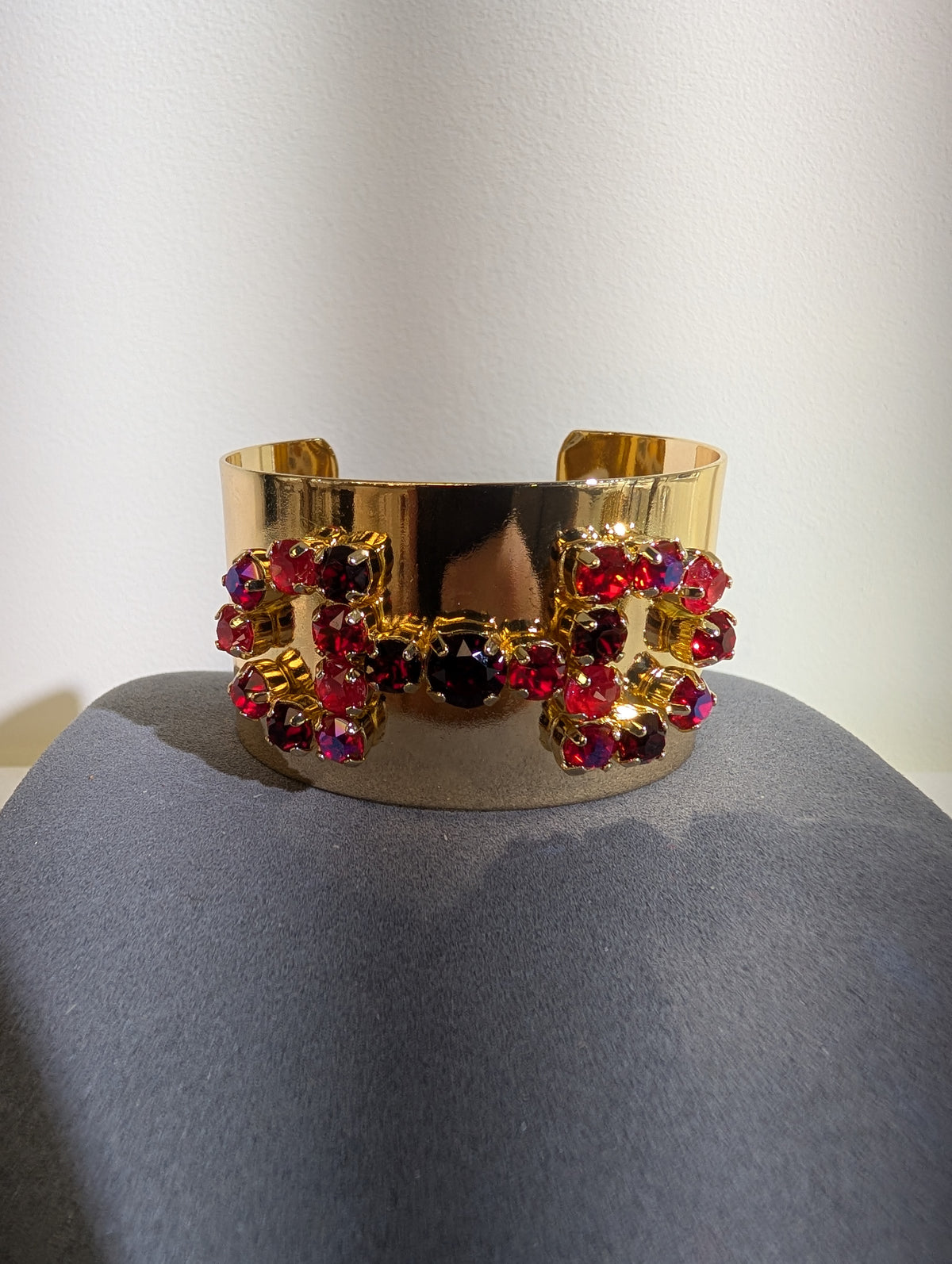Wafa horse bit cuff — Red Mix