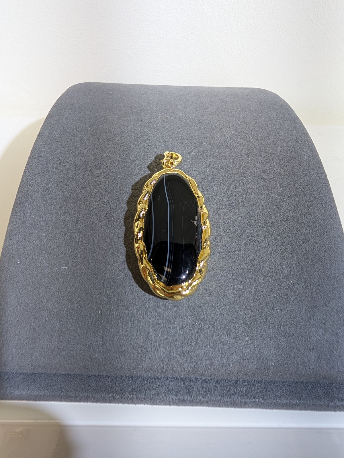 Wafa Midnight Contour Pendant — Black/Gold Tone