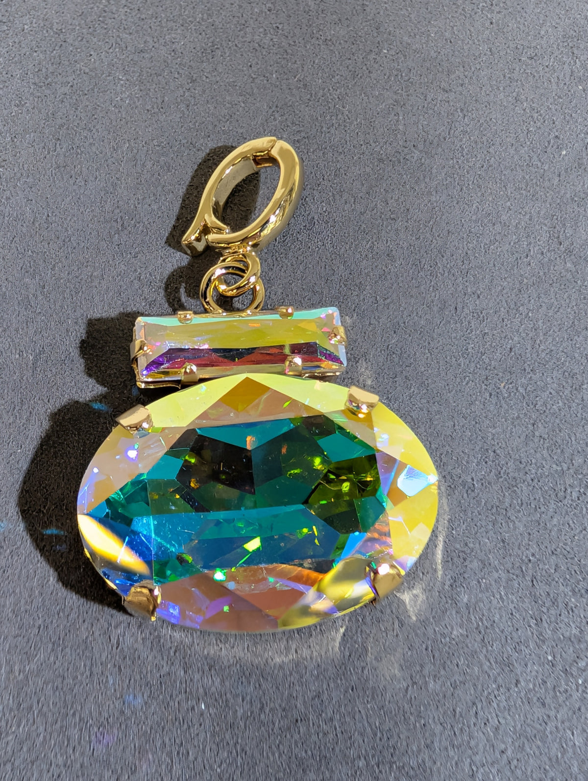 Wafa Oval Brilliance Pendant — Clear Iridescent