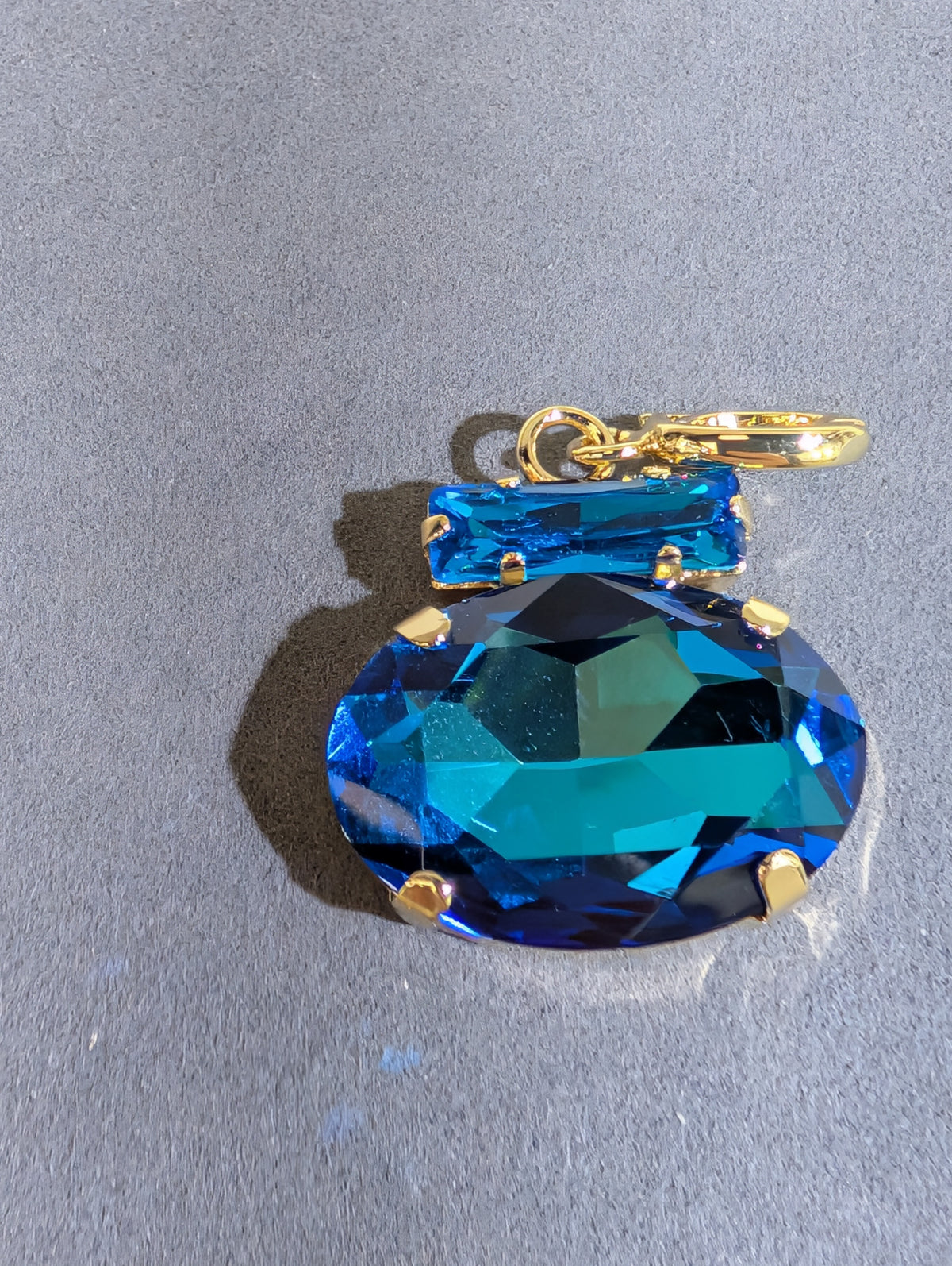 Wafa Oval Brilliance Pendant — Blue Mix
