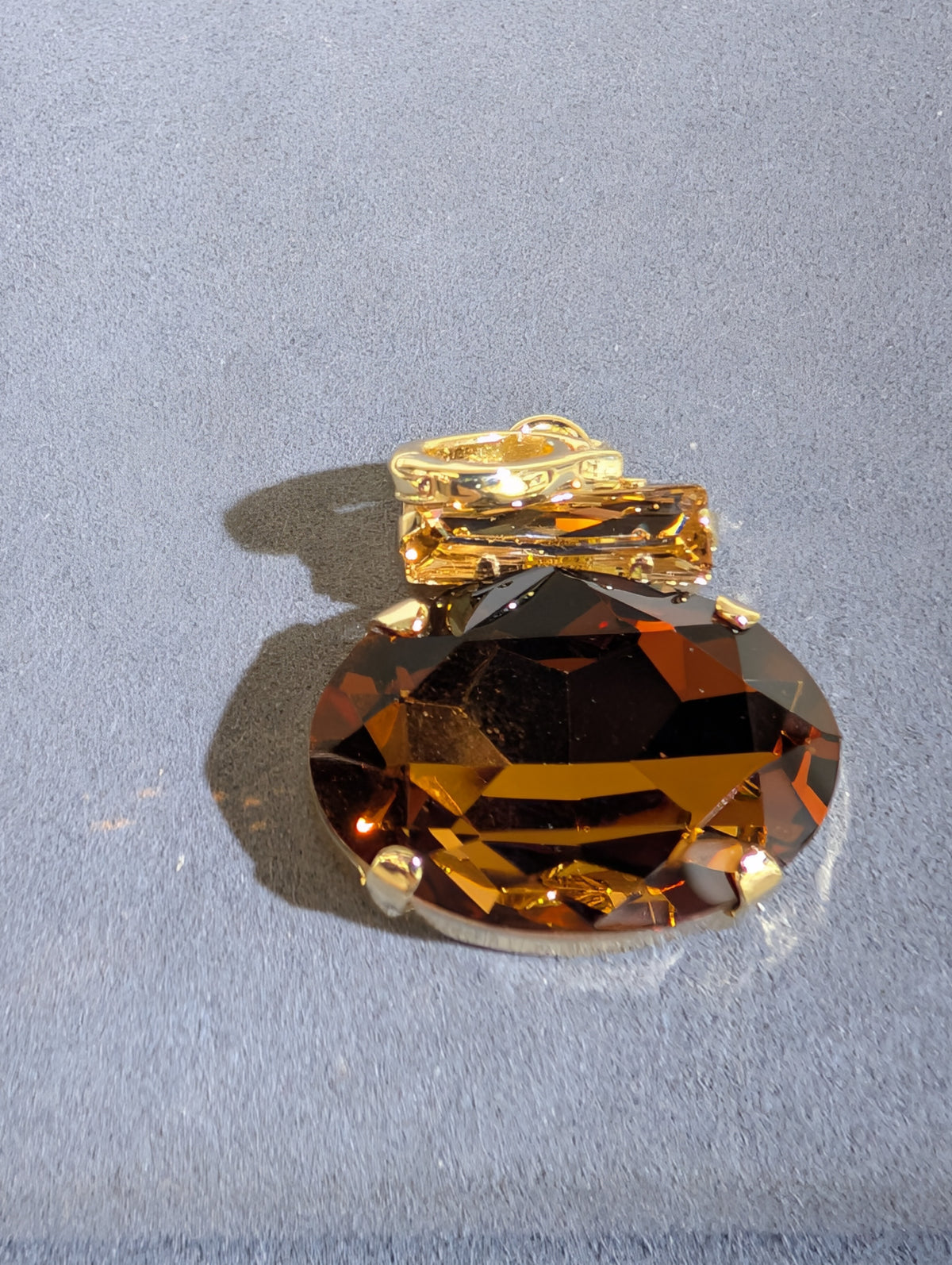 Wafa Oval Brilliance Pendant — Brown/Amber