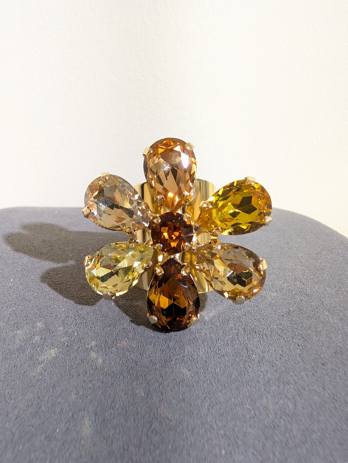 Wafa Petal Sparkle Ring — Amber Mix